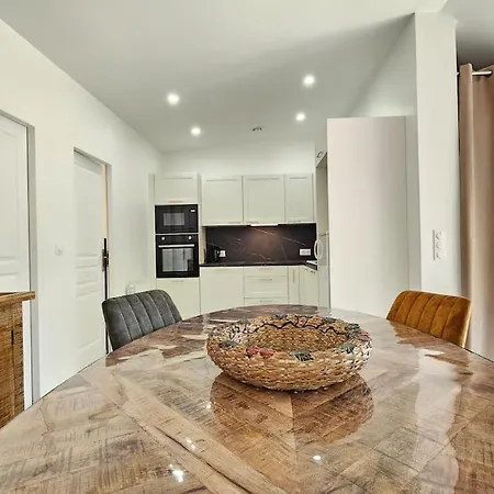 בית נופש 300m Plage, Maison Renovee, 2 Chambres, Jardin *